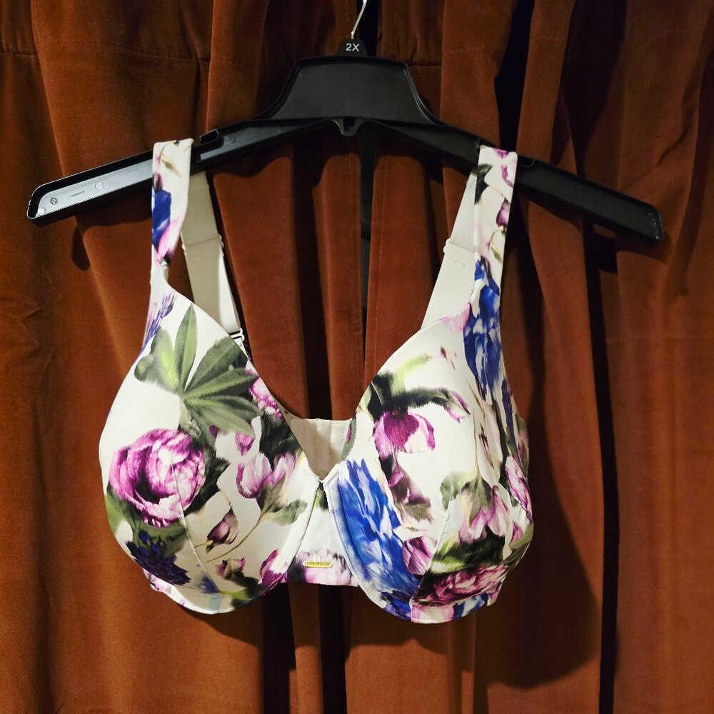 Cacique lightly lined full coverage backsmoother bra